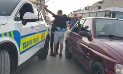 Polis, uyuyan iki kişiyi otomobilde buldu, 13 sentetik hap ele geçirildi
