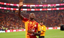 Rafael Leao, Galatasaray-Göztepe maçı sonrası taraftarlarla buluştu