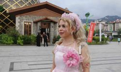 Rize'nin Pembe Elbisesi: 'Barbie Abla'