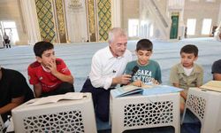 Şahinbey Millet Camii'nde çocuklar Kur'an öğrenirken eğlencenin tadını çıkarıyor