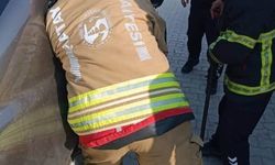 Samandağ'da kilitli kalan çocuk itfaiye tarafından kurtarıldı