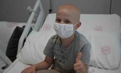 Samsun'da 7 Yaşındaki Çocuğun 30 Santimlik Tümörü Kemoterapiyle Küçültülerek Ameliyat Edildi