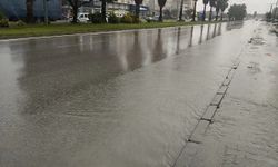 Samsun'da etkili sağanak yağış su birikintilerine yol açtı