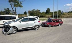 Samsun'da kavşakta SUV ve otomobil çarpıştı: 1 yaralı