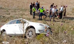 Saray'da otomobil bariyerlere çarptı: 3 yaralı