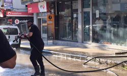 Sarıkamış'ta cadde ve kaldırımlar tazyikli suyla temizleniyor