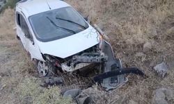 Sason'da ticari araç devrildi: 1 kişi yaralandı