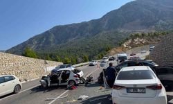 Şerit ihlaliyle 4 yaralı: 3 araca çarptı