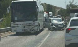 Seydikemer'de otobüs ve ticari araç çarpıştı: 5 yaralı