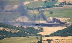 Seyir Halindeki Araçta Yangın, Otluk Alana Sıçradı