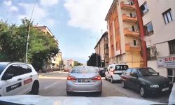 Seyir Halindeki Araçtan Yola Çöp Atan Sürücü Yakalandı