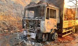 Seyir Halindeki Tır Yangında Kullanılamaz Hale Geldi