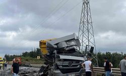 Şile'de tırlar çarpıştı: Olay yerinde büyük hasar oluştu