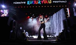 Simge, Malatya'da coşkulu bir konserle hayranlarını buluşturdu