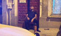 Sokakta Sandalyede Baygın Yatan Kişi İçin Polis Seferber Oldu