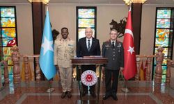 Somali Genelkurmay Başkanı Mohamud, Bakan Güler ile Ankara'da buluştu