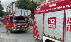 Sultangazi'de çocuk odasında meydana gelen yangın, daireyi etkisi altına aldı: Bina güvenlik nedeniyle tahliye edildi- Video