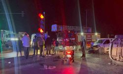 SUV ve hafif ticari araç çarpıştı: 7 yaralı, 1'i ağır