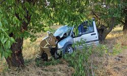 Tarım aracına çarpan hafif ticari araç: 1 ölü, 5 yaralı