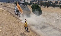 Tarsus'un Kırsal Mahallelerinde Yol İyileştirme Çalışmaları Devam Ediyor