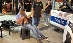 Tartışma Sonrası Karnından Bıçaklanan Adam Yol Ortasında Soyundu