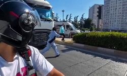 Tırın önünden geçmeye çalışan kadının son anda kurtuluş anı kameralara yansıdı