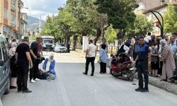 Tosya'da motosiklet yayaya çarptı: İki yaralı hastaneye kaldırıldı