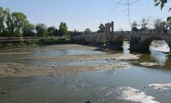 Tunca Nehri'nde su seviyesi düştü, kum adacıkları belirdi