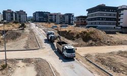 Turgutlu'da 2 kilometrelik yol sıcak asfalt ile revize ediliyor