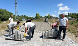 Üçpınar Köyü'nde Yollar Parke Taşıyla Yenileniyor