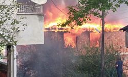 Ünye'de Çatı Katında Yangın: 1 Ton Fındık Yandı