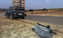 Uşak'ta otomobilin refüje çıkması sonucu 2 kişi yaralandı