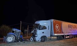 Uşak'ta traktör ve tır çarpıştı: 1 ölü, 1 yaralı