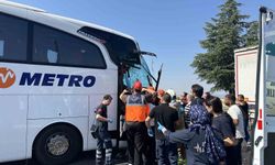 Uşak'ta yolcu otobüsü kamyona çarptı: 1 ağır yaralı, 8 kişi hastaneye kaldırıldı