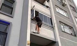Uyuşturucu satıcısı balkonda yakalandı