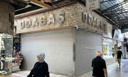Uzun Çarşı'nın kuyumcusu kepenk kapattı, vatandaşlar emniyete akın etti