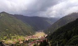 Uzungöl, yoğun yağış sonrası çamur rengine dönüştü