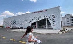 Van'da çocuklar yaz tatilinin son günlerini buz pateni pistinde geçiriyor- Video