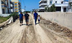 Vatandaşlar, ASKİ'nin yokluğunda kanalizasyon hattını kendileri döşedi