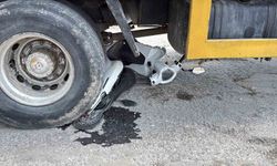 Vinçle motosiklet çarpıştı, sürücü son anda kurtuldu