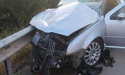 Yolcu otobüsüyle çarpışan otomobildeki sürücü yaşamını yitirdi