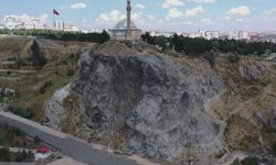 Yukarı Tekke'de kaya düşmesine karşı güvenlik önlemleri alınmakta