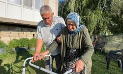Yüksekova'da Annelerine Destek Olan Bir Oğul
