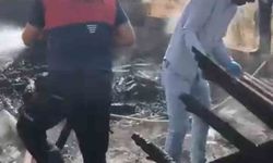 Yüksekova'daki yangında bir ev alev alev yandı