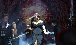 Zara, Demirci Kurtuluş Festivali'nde unutulmaz bir konser verdi