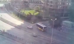 Zeytinburnu'nda İETT otobüsü site duvarına çarptı