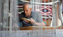 3 Metrekarelik Dükkanından Dünyaya Kilim Dokuyor