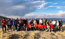 70 Doğasever, Nemrut Kalderası İçin 40 Kilometre Yürüdü