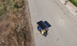 Adana'nın Sıcağını Avantaja Çeviren Dondurmacı: Motosikletine Güneş Paneli Taktırdı