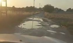 Adıyaman'daki Köy Yolundaki Çökme ve Çukurlar Sürücüleri Zorluyor